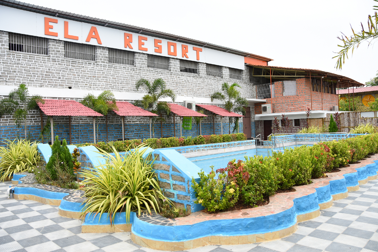 Swimming pool at Elaa Resort